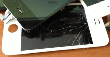 Разбитый экран iPhone 4
